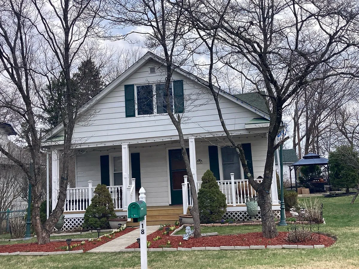 18 Elycroft Ave photo 1