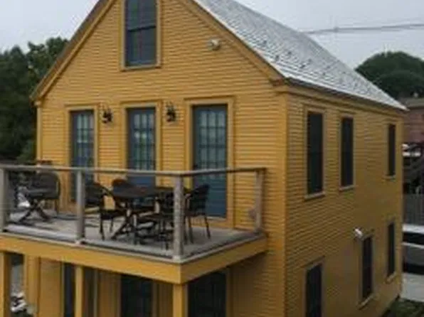 211 Thames St, Bristol, RI 02809