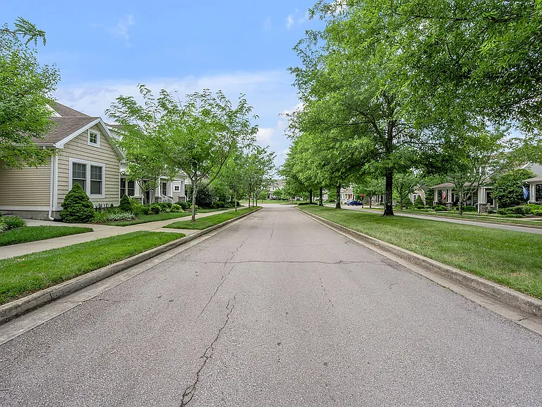 Towne Center Dr — Photo 20