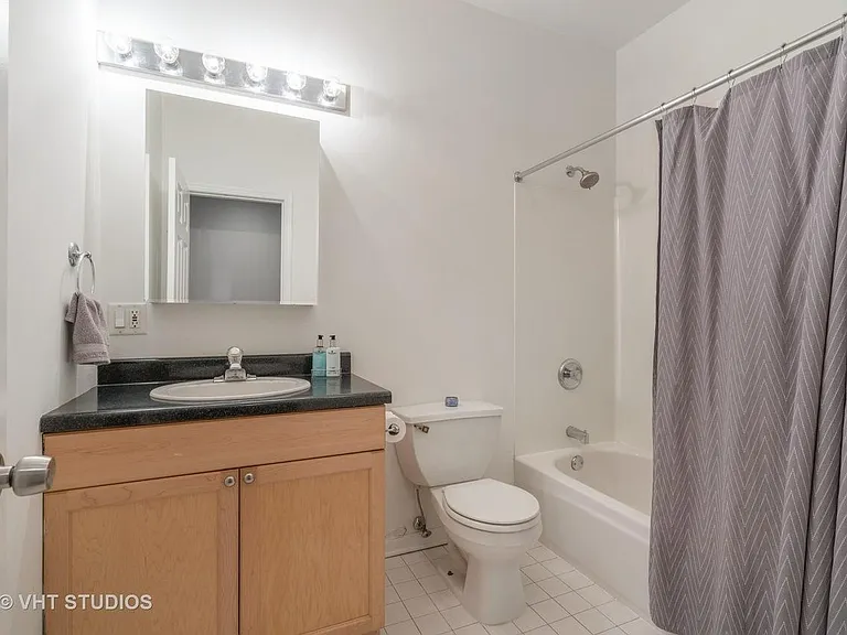 1048 W Fulton Market #3 — Photo 12