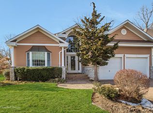 82 Redan Dr, Smithtown, NY 11787