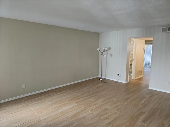 5917 Fairdale Ln APT 6, Houston, TX 77057