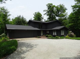 10890 Nollwood Dr, Chardon, OH 44024