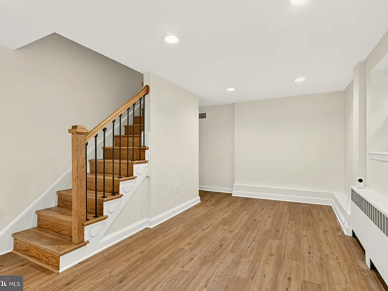 2375 N Vernon St — Photo 52