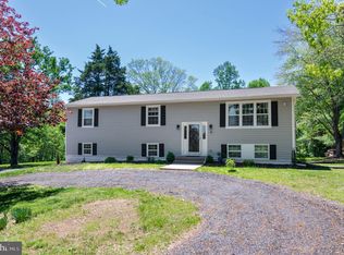 7612 Leeds Manor Rd, Marshall, VA 20115
