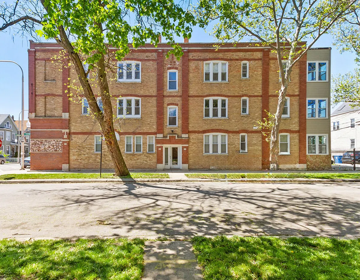 Building Photo - 3734 W Diversey