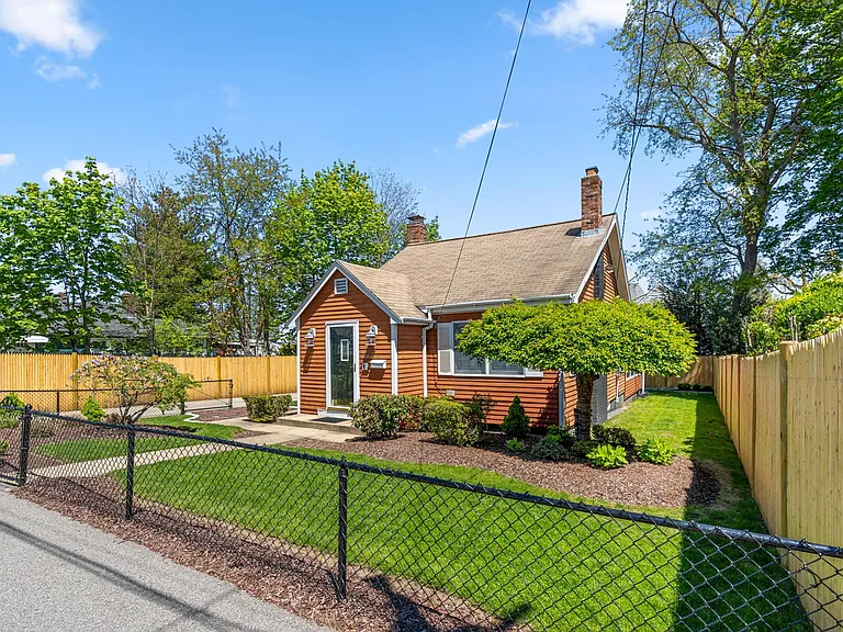 166 Albatross Rd — Photo 4