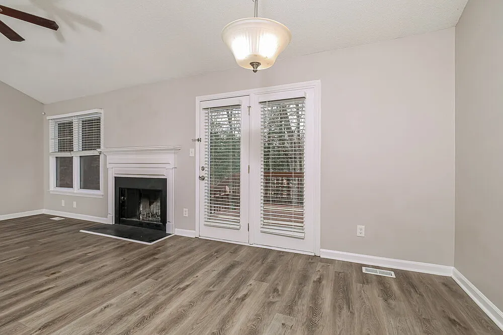 3 bed, 2.0 bath, 1224 sqft, $2,480 — Photo 4