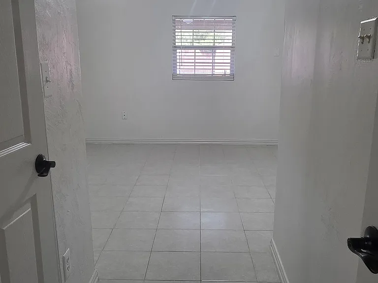 822 Colchester Dr — Photo 10