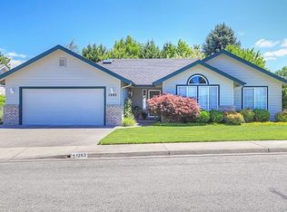 1263 Moon Glo Dr, Grants Pass, OR 97527