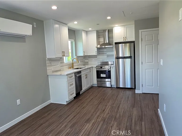 6518 Royer — Photo 12