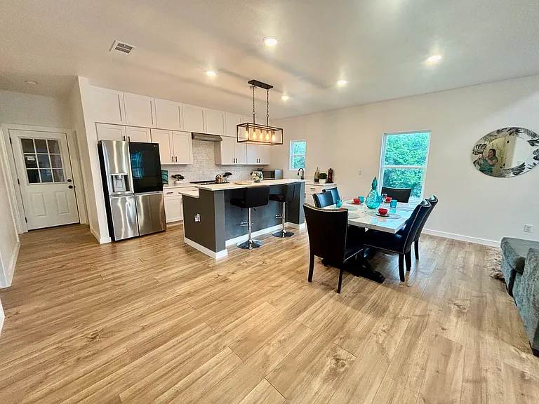 5114 Stoneridge Dr — Photo 6