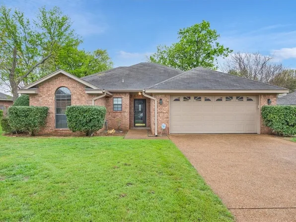 303 April Ln, Hewitt, TX 76643