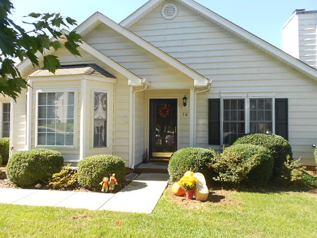 1st image of 18 Crestbrook Ct