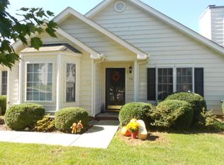 18 Crestbrook Ct, Greensboro, NC 27455