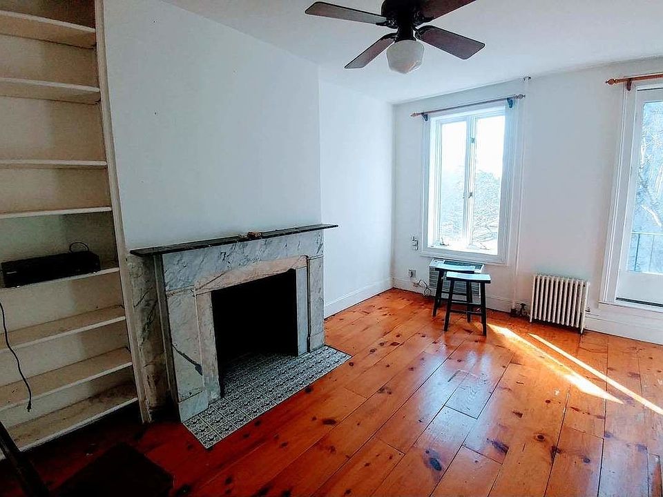 1st image of 20 Carroll St #2