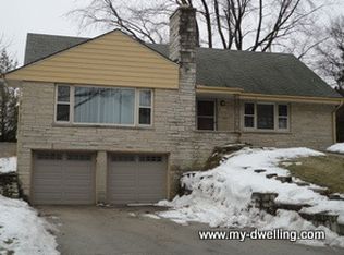 21755 Longview Dr, Waukesha, WI 53186
