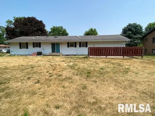 202 Williams St, Henry, IL 61537