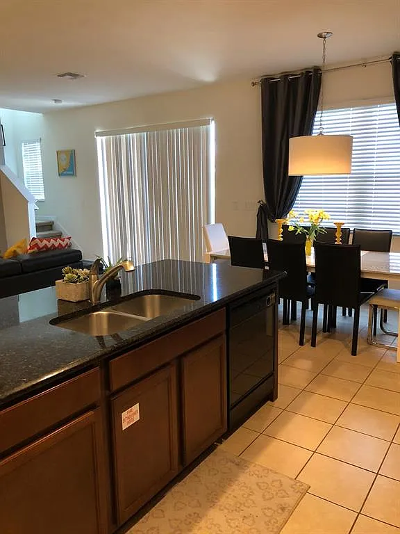 4 bed, 3.0 bath, 1907 sqft, $2,500 — Photo 4