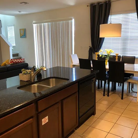 921 Las Fuentes Dr — Photo 4