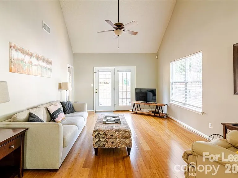 8263 Southgate Commons Dr — Photo 2