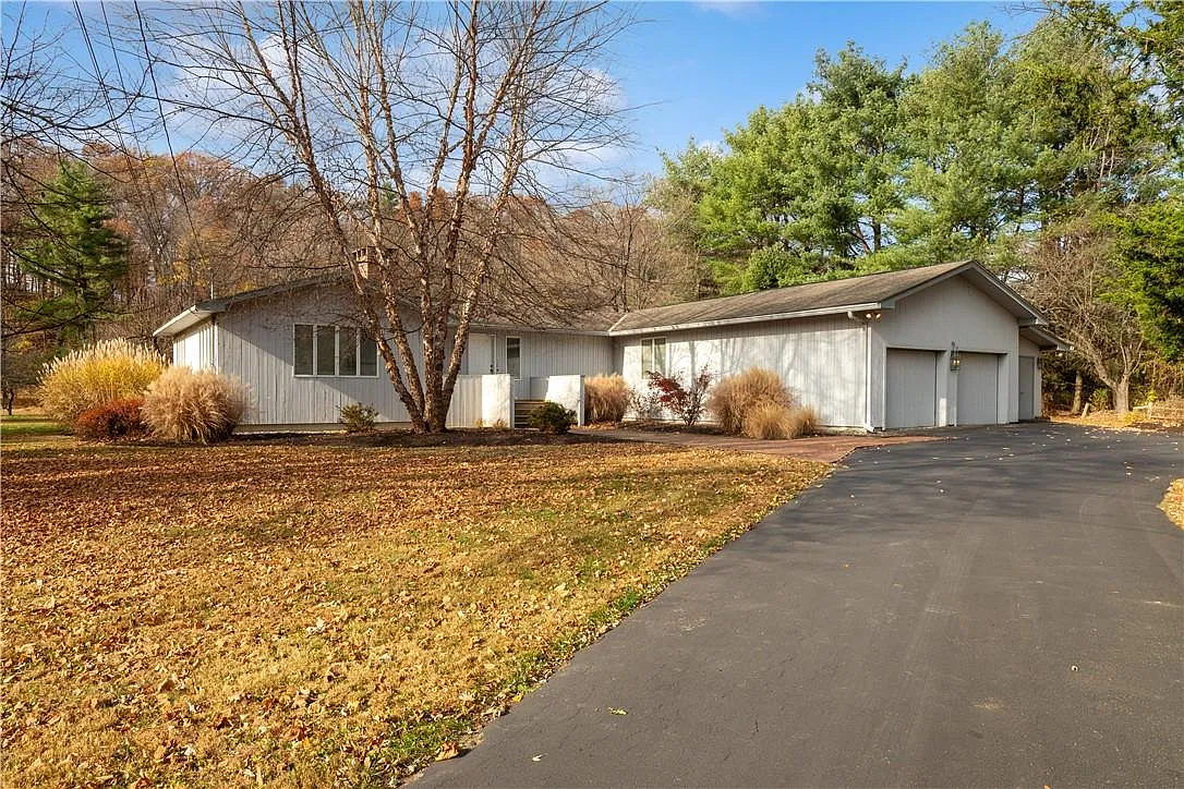 15 Lynn Road photo 1