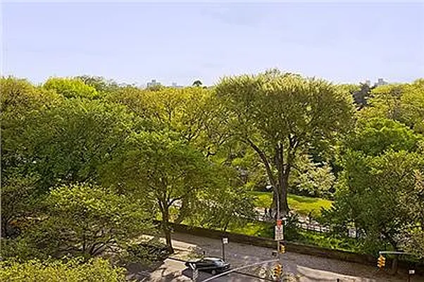 Sold by R New York | media 6