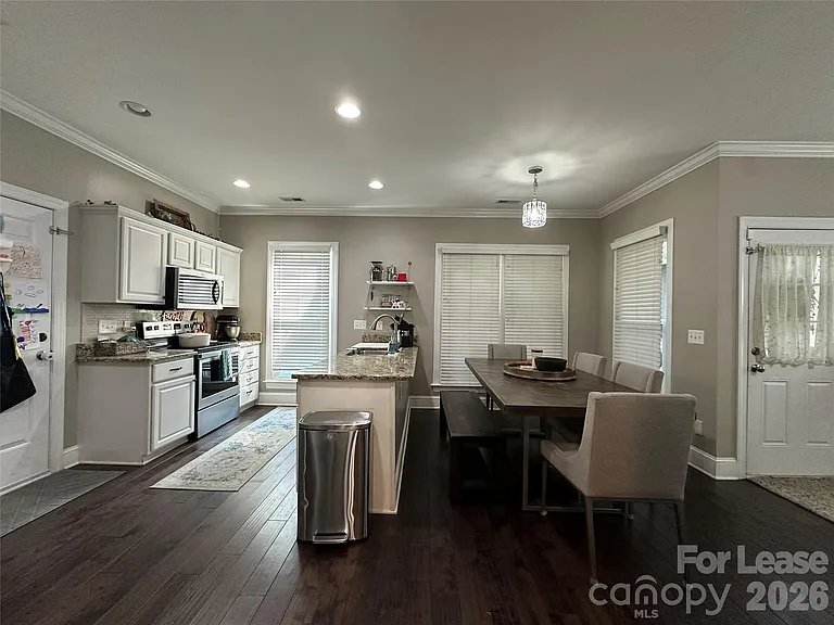 819 Stargard Ct — Photo 9