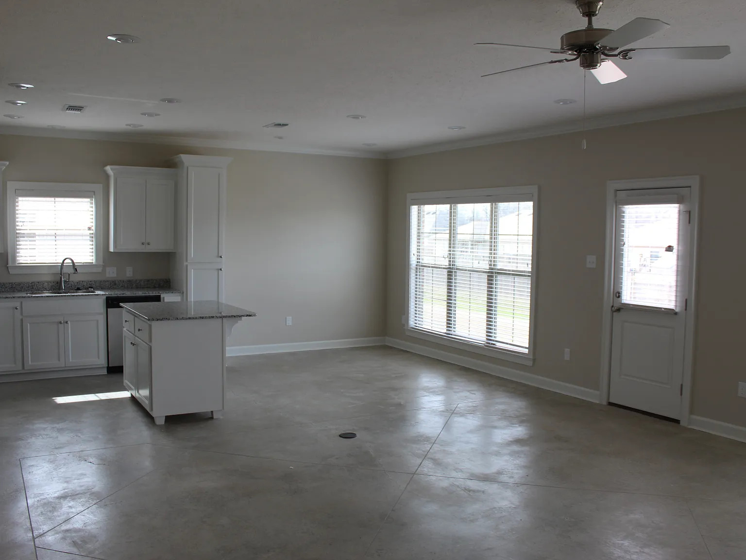 4 bed, 1823 sqft, $1,900 — Photo 3