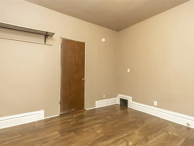 1316 Main St #1 — Photo 8