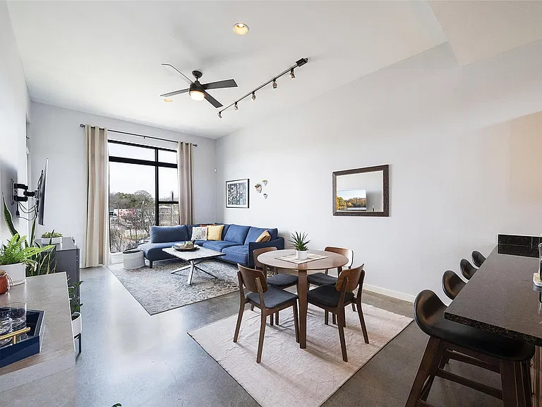 2525 S Lamar Blvd #304 — Photo 6