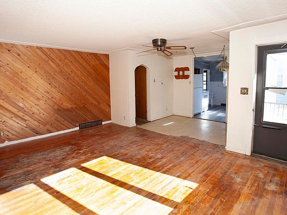 4th image of 715 Lincoln St