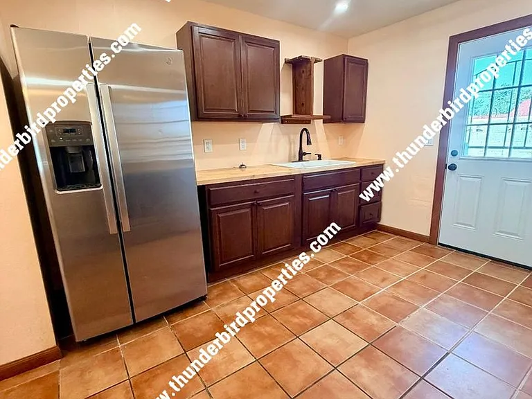 1307 San Mateo Blvd NE — Photo 14