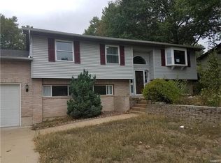 5551 Chauveau Dr, Saint Louis, MO 63129