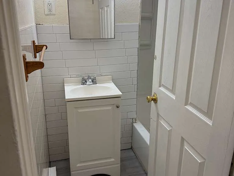 256 W Ashdale St #3 — Photo 4