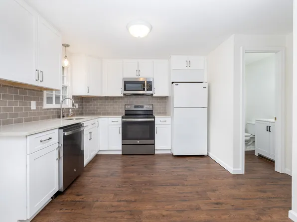 26 Brandywine Ln, Suffield, CT 06078