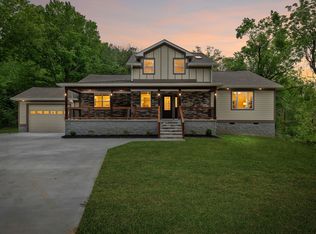 1198 Rogues Fork Rd, Bethpage, TN 37022
