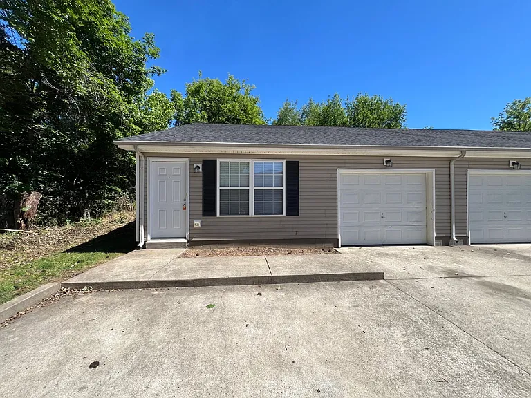 9063 Pembroke Oak Grove Rd #1A — Photo 2