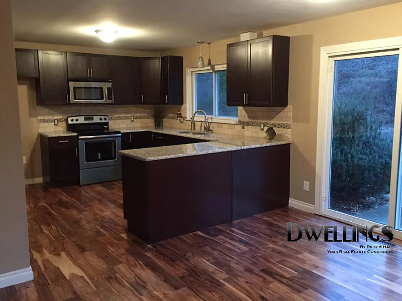 1077 Willow Ln photo 1