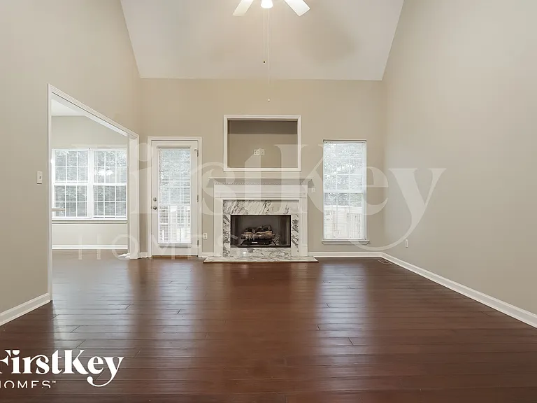5612 Elliott Cir — Photo 2