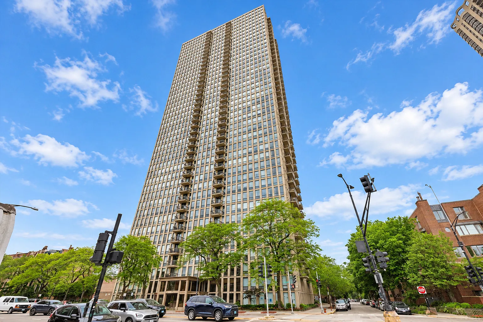 2 bed, 1019 sqft, $4,400 — Photo 1