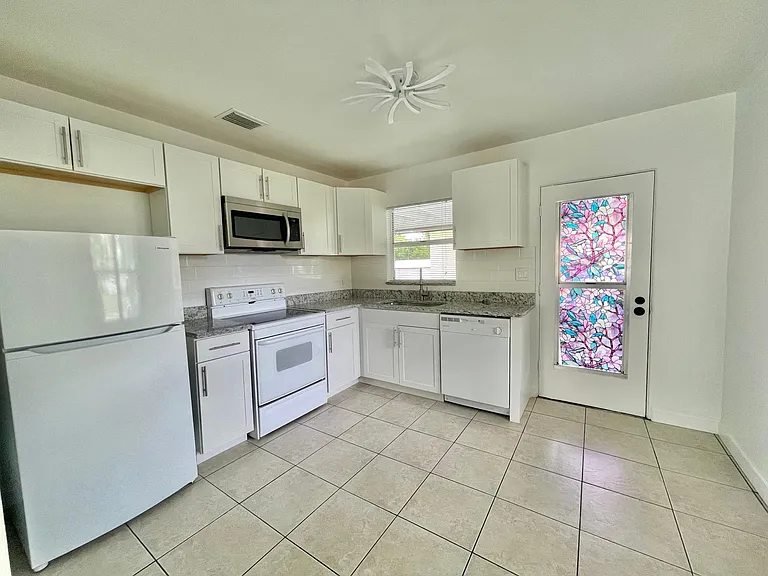 5939 Magnolia St N — Photo 3
