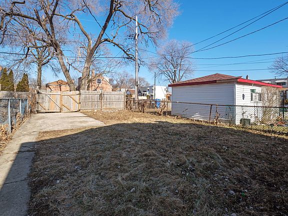 3rd image of 2102 W 73rd St