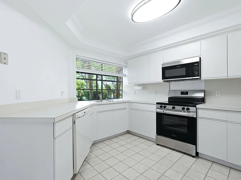 101 Waterview Dr — Photo 18