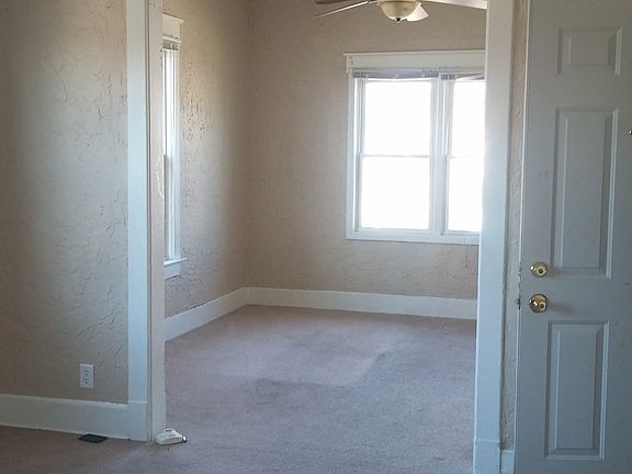 Ceiling fan in living room and dining room