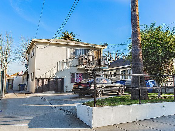 3rd image of 2914 Gleneden St