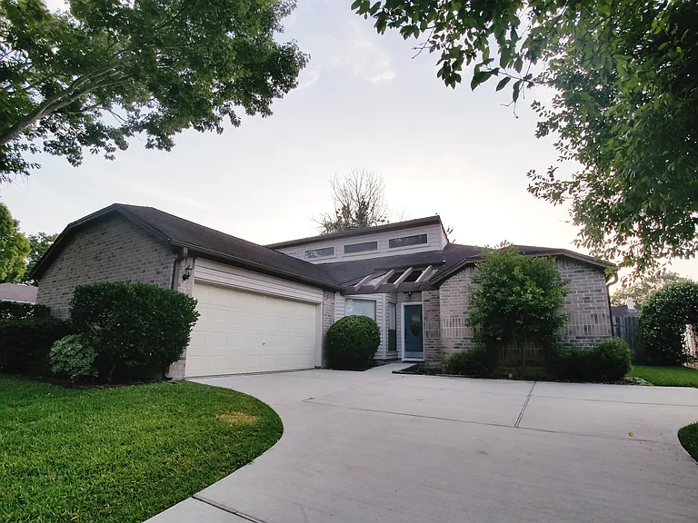 2111 Echo Rdg — Photo 15