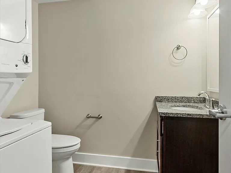 421 W King St — Photo 23
