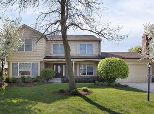 310 Oak Knoll Ter, Northbrook, IL 60062
