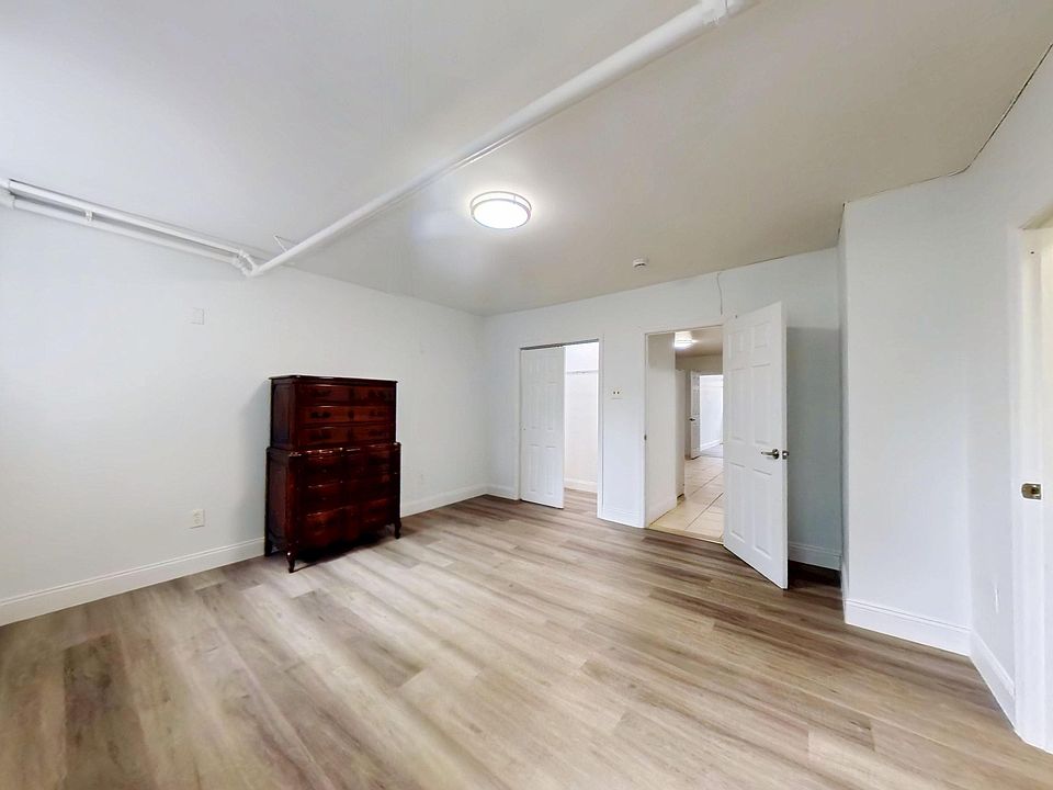 Room 3 (can be used as a living room or a bedroom)
